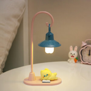 만화 고양이 LED 책상 램프 – 침대 옆이나 공부를 위한 부드러운 조명