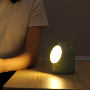 Cute Waving Cat Night Light