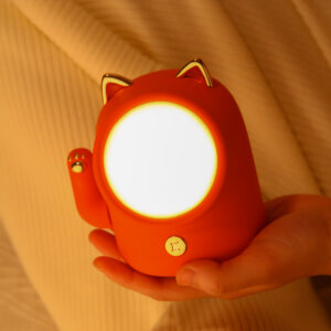 Cute Waving Cat Night Light