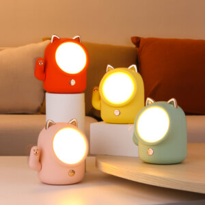 Cute Waving Cat Night Light