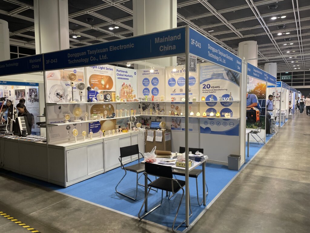 Dongguan Tao Yixuan Electronic Technology Co., Ltd. at the Hong Kong exhibition, showcasing portable fans and creative night lights.