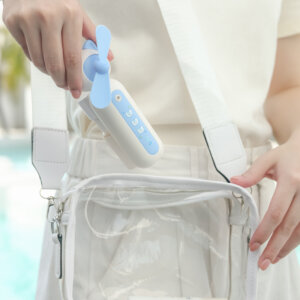 Ventilador de mano de animal lindo con spray de niebla - diseños de panda, cachorro y gatito